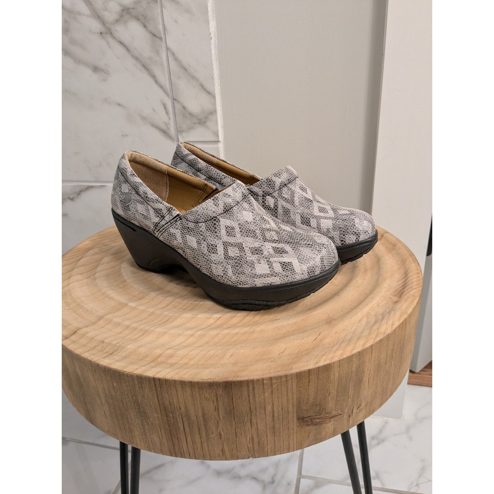 NWOT Nurse Mates‎ Pillowtop Bryar Clogs Women's 6M Slip Resistant Work Shoes